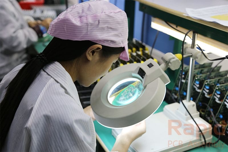 PCBA貼片完成后QC目視檢測工序