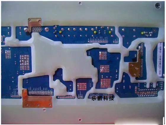 SMT貼片加工廠DIP插件波峰焊接生產(chǎn)工藝流程【圖解】